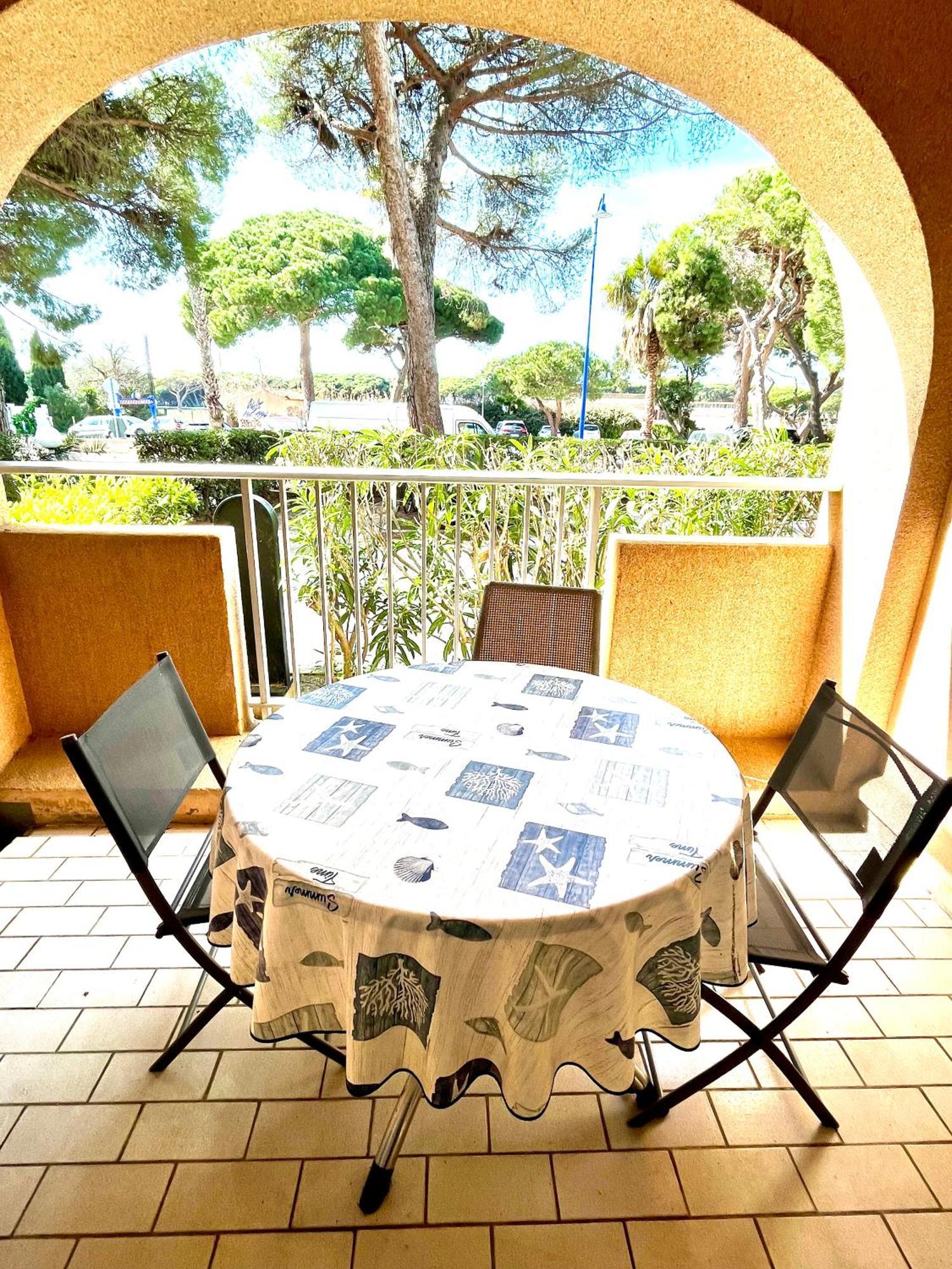 Port De Hyeres L'Etoile Marine Apartment Exterior photo